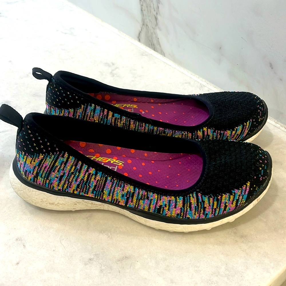 Skechers Women’s Microburst Sneaker with Air Cooled Memory Foam, size 5